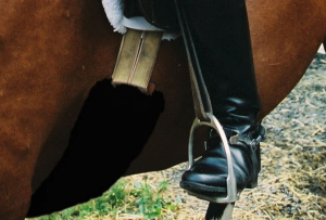Bauchgurtschoner Lammfell schwarz, Länge 80 cm