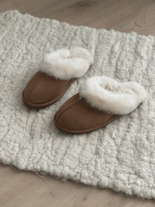 lammfell-pantoffel-nadine-mit-fellkranz_tiervital_naturprodukte_de_camel